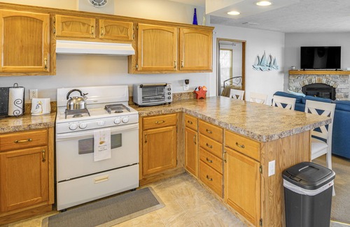 Harbor Beach Casa | Lake & Lighthouse Views: Inviting Port Hope Home!