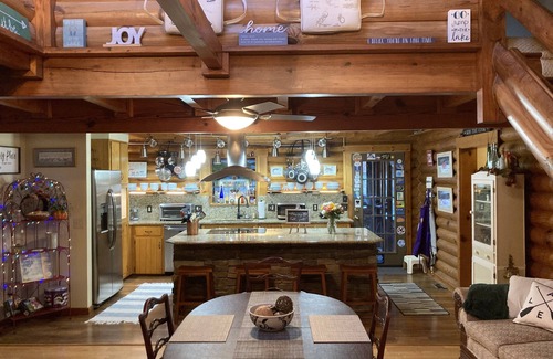 Chapin Casa | Lake living in a relaxed family and pet-friendly home