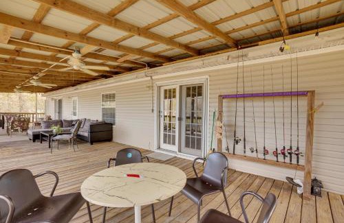 Oakhurst Casa | Lake Livingston Home with Dock and Deck!