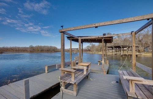 Oakhurst Casa | Lake Livingston Home with Dock and Deck!