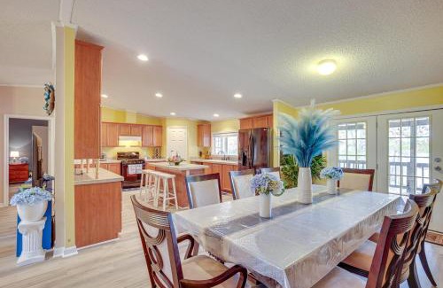 Oakhurst Casa | Lake Livingston Home with Dock and Deck!