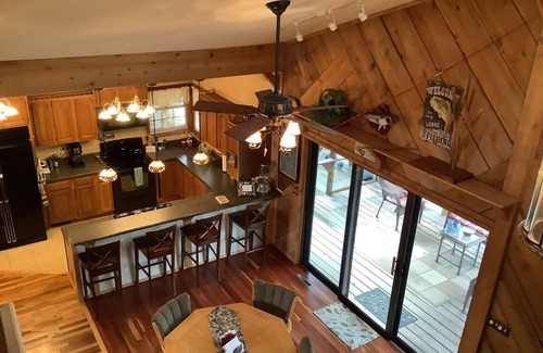Grove Cabina | Lake lodge with Grand Lake views close to marina and Honey Creek Hive Mini Golf