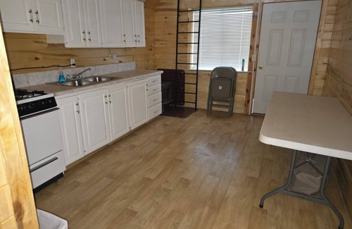 Monticello Cabina | Lake Log Cabin Getaway