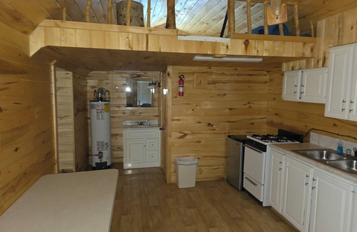 Monticello Cabina | Lake Log Cabin Getaway