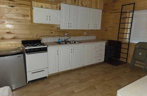 Monticello Cabina | Lake Log Cabin Getaway