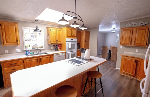 Brixey Casa | Lake Longbow-10 acre STOCKED lake, 80 acres, 4-wheeler/walking trails, swimming