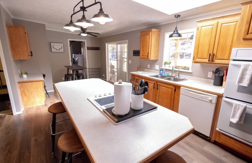 Brixey Casa | Lake Longbow-10 acre STOCKED lake, 80 acres, 4-wheeler/walking trails, swimming