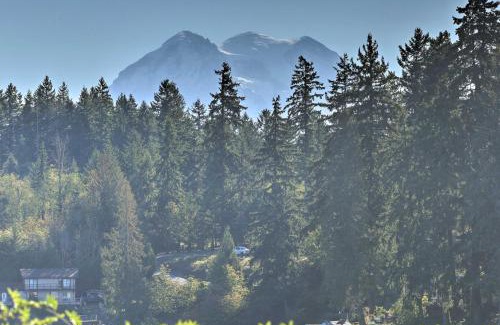 Eatonville Casa | Lake Lovers Oasis Hot Tub and Mt Rainier View!