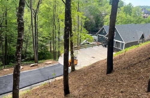 Lake Lure Casa | Lake Lure Luxury Rental: 5 Bedrooms, 4.5 baths, sleeps 14, on lake w/game room
