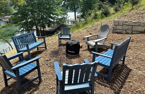 Lake Lure Casa | Lake Lure Luxury Rental: 5 Bedrooms, 4.5 baths, sleeps 14, on lake w/game room