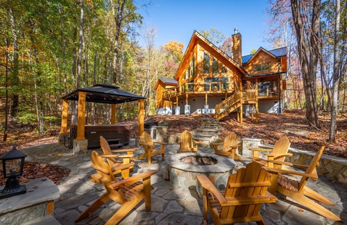 Lake Lure Cabina | Lake Lure's Newest Luxury Log Cabin Behind The Gates of Rumbling Bald Resort!
