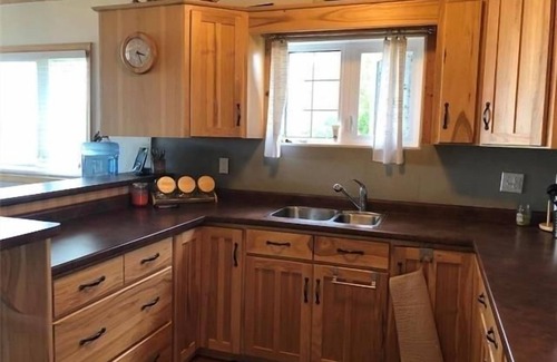 Eriksdale Cabaña | Lake Manitoba Sugar Point 4 season Cozy Getaway