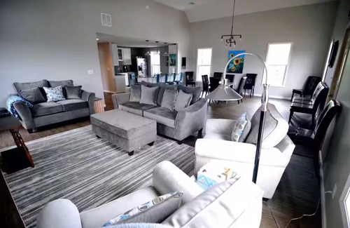Culver Casa | Lake Max Penthouse: Spacious 5-Bedroom Family Haven with Breathtaking Views!