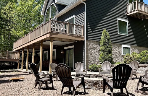 Mohawk Cabina | Lake Medora waterfront retreat 4.5 miles from Copper Harbor!