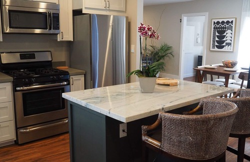 Oakland Apartamento | Lake Merritt Beauty - WIFI, estacionamiento, capacidad para 4