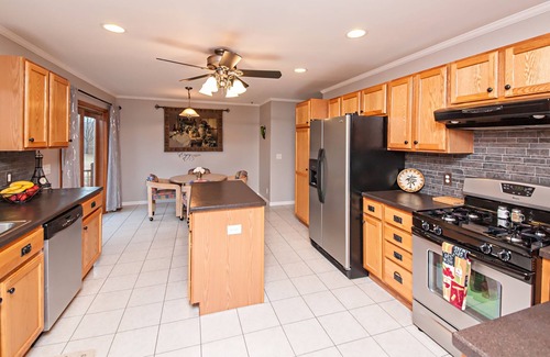 Bridgman Casa | SW Mi Getaway w / Hot Tub - Cerca de las playas del lago Mi, golf, cervecerías y enoturismo