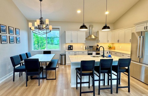 Northport Casa | Lake MI Views Deck, Loft, Game Room, Patio 5 Acres Groups Near Traverse