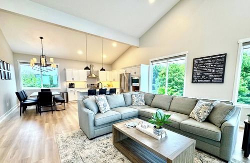 Northport Casa | Lake MI Views Deck, Loft, Game Room, Patio 5 Acres Groups Near Traverse