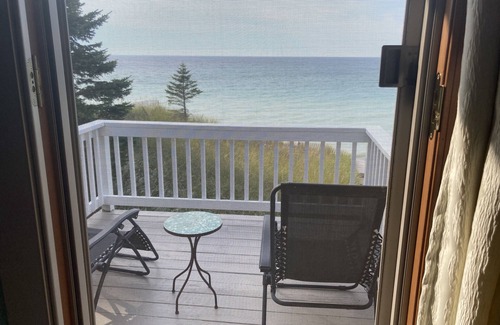 Manistee Casa | Lake Michigan Beachfront Home de 4 dormitorios con fantásticas vistas al lago y playa enorme