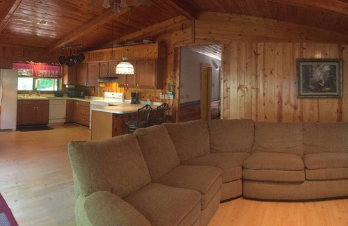 Sturgeon Bay Casa | Lake Michigan Beach Home w / 107 'de playa privada de arena! ¡Mascotas bienvenidas! 🐾