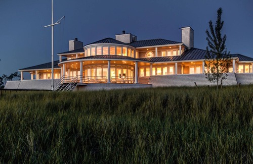 Saugatuck Casa | Lake Michigan & channel, Saugatuck. 8 bedrooms, heated pool in season, hot tub.