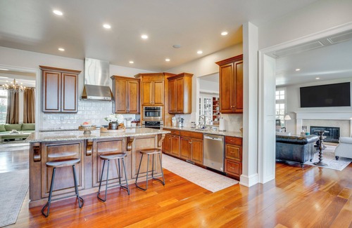Newton Casa | Lake Michigan Gem: Private Beach & Game Room