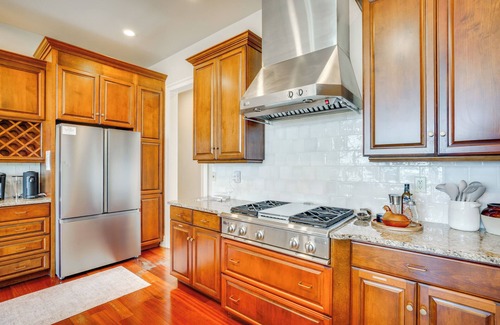 Newton Casa | Lake Michigan Gem: Private Beach & Game Room
