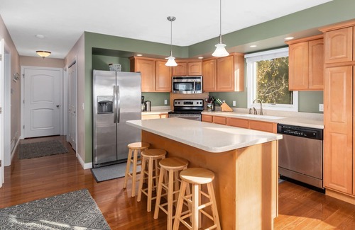 Shelby Casa | Lake Michigan - Newer Cottage / Home A few steps from Lake Michigan's Beach