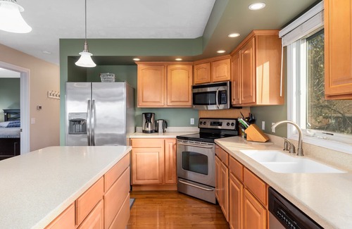 Shelby Casa | Lake Michigan - Newer Cottage / Home A few steps from Lake Michigan's Beach