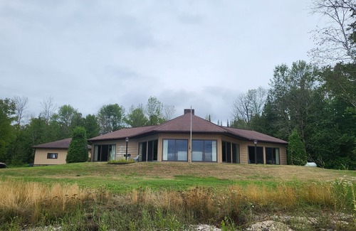 Menominee Cabaña | Lake Michigan Retreat