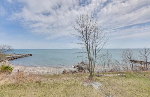 Racine Casa | Lake Michigan Vacation Rental with Private Beach!