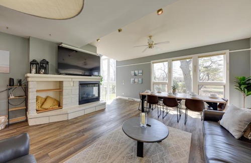 Racine Casa | Lake Michigan Vacation Rental with Private Beach!