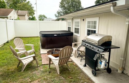 Craig Beach Casa | Lake Milton 1 Block From Beach With A Hot Tub
