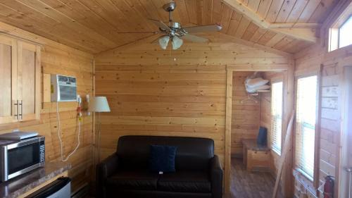 Nicolaus Complejo | Lake Minden Camping Resort Cottage 1