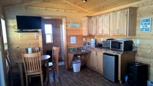 Nicolaus Complejo | Lake Minden Camping Resort Cottage 1