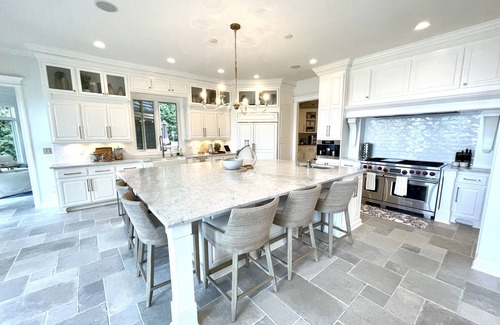 Navarre Casa | Lake Minnetonka, Maple Ridge Manor-Sleeps 18, Lake, Dock & Private Pool & spa