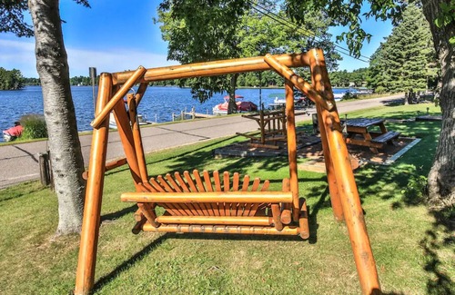 Minocqua Condominio | Lake Minocqua 2nd floor studio with boat slip/on snowmobile trail