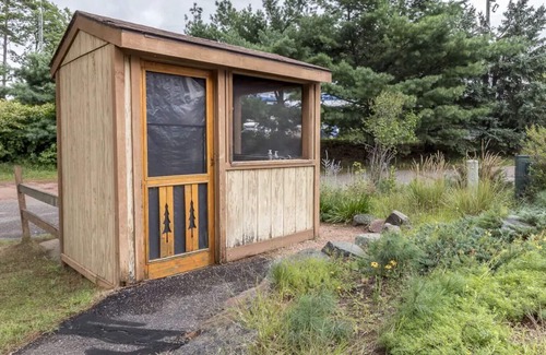 Minocqua Condominio | Lake Minocqua 2nd floor studio with boat slip/on snowmobile trail