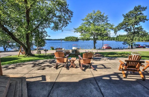 Minocqua Condominio | Lake Minocqua 2nd floor studio with boat slip/on snowmobile trail