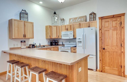 Minocqua Condominio | Lake Minocqua Condo w/ Shared Fire Pit!