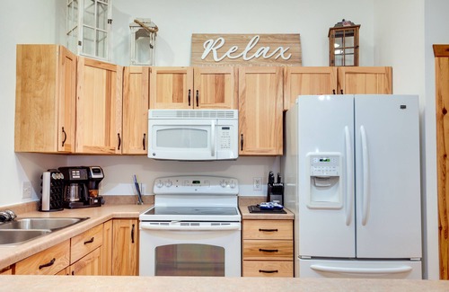Minocqua Condominio | Lake Minocqua Condo w/ Shared Fire Pit!