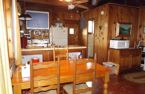 Lake City Cabaña | Linda casa de campo de 3 habitaciones en todos los deportes en el Lago Missaukee, esperando a tu familia.