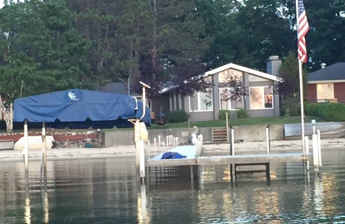 Lake City Cabaña | Lago Missaukee con muelle, polipasto, playa de arena y fabulosas puestas de sol