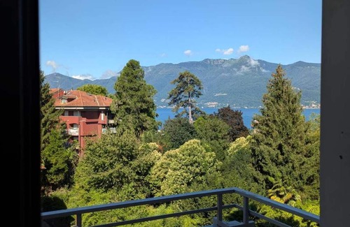 Luino Apartamento | Lake & Montains View Studio, 1 Hour from Stresa with Free Parking