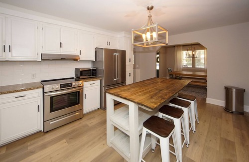 Moncks Corner Casa | Alquiler de vacaciones frente al lago con embarcadero privado!