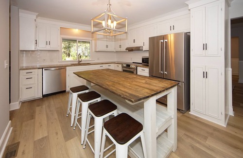 Moncks Corner Casa | Alquiler de vacaciones frente al lago con embarcadero privado!