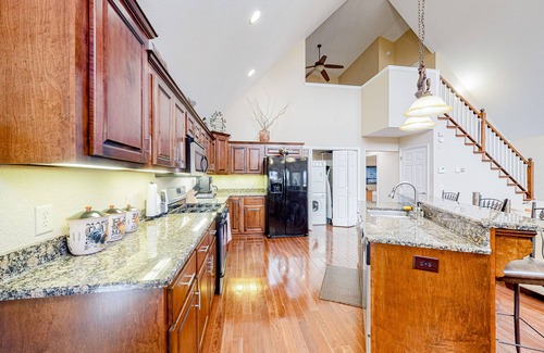 Hiawassee Casa | Lake & Mountain-View Hideaway w/ Fireplace, AC, WiFi & 4 TVs - Dogs Welcome