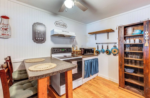 Barton Apartamento | Lake & Mtn Views: Vermont Couple's Retreat!