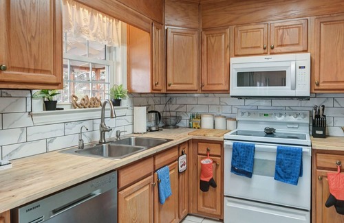 Chapin Casa | Lake Murray Escape with private boat launch & dock