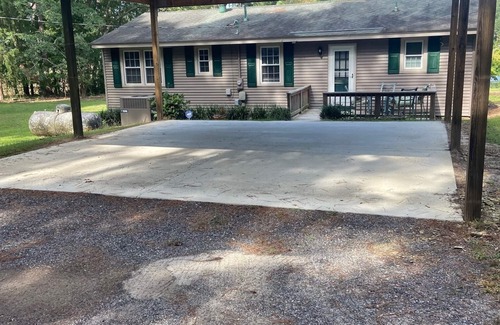 Gilbert Casa | Lago Murray en Gilbert, SC, cerca del lugar de la boda de Southern Oaks